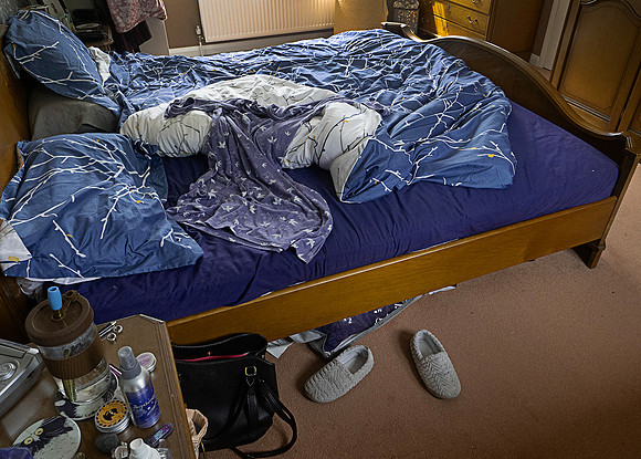 Michelle Pearce_Unmade bed- following in the footsteps of Tracey E_Intermediate Class