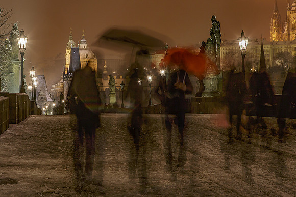 Simon Powell_Crossing Charles Bridge