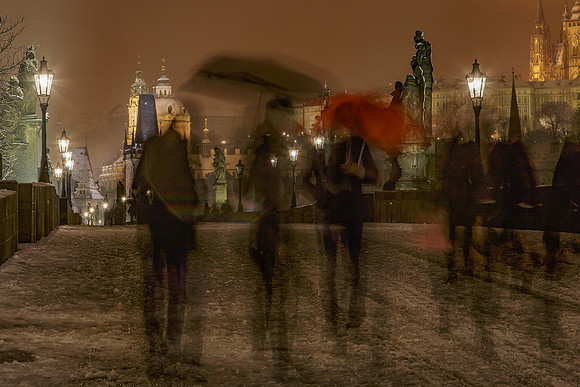 Simon Powell_Crossing Charles Bridge